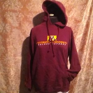NWOT Mens U of M Golden Gopher hooded sweatshirt with a front kangaroo pocket.